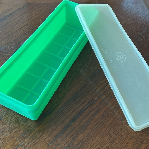 Tupperware - Vintage Little Celery Keeper Container #882-2 Green - Picture 2 of 13